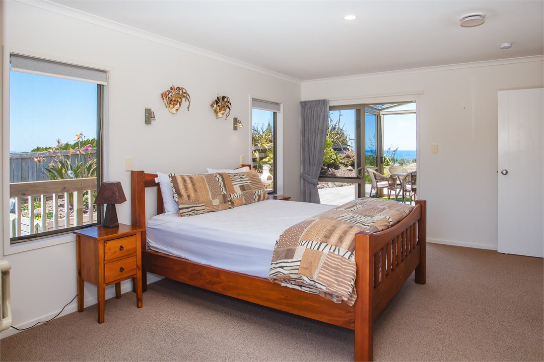 Master bedroom - king bed