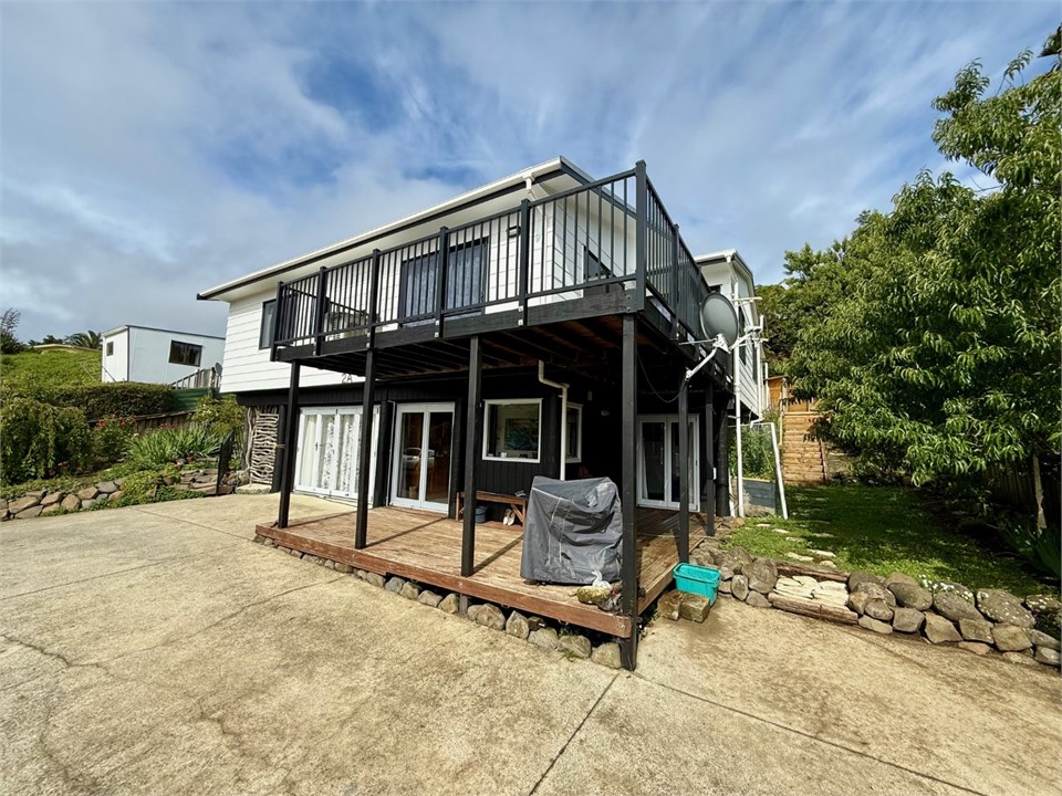 Your upstairs retreat above a separate downstairs 