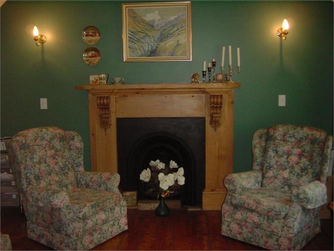 additional small front sitting room