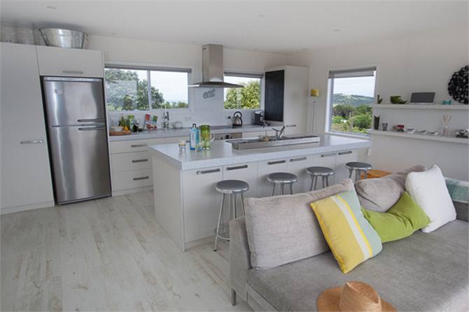 Dining Waiheke Island home rental