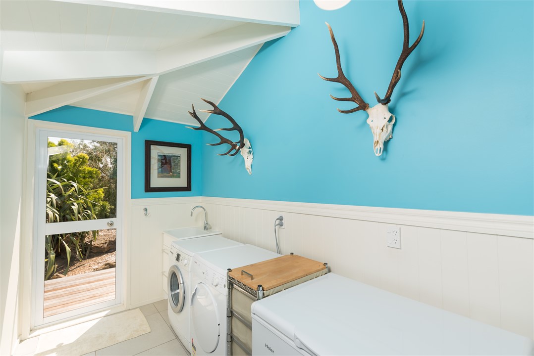 Laundry, washing machine & Dryer