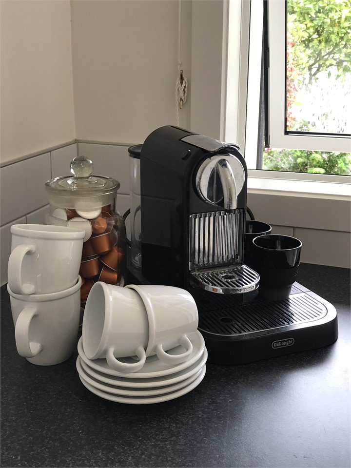 Well appointed kitchenette, auto wm and drier.