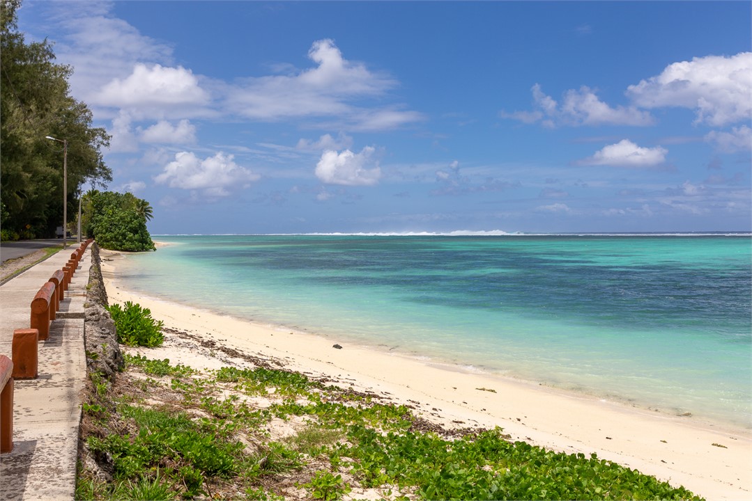 Papa'aroa Beach - 2 min walk away!