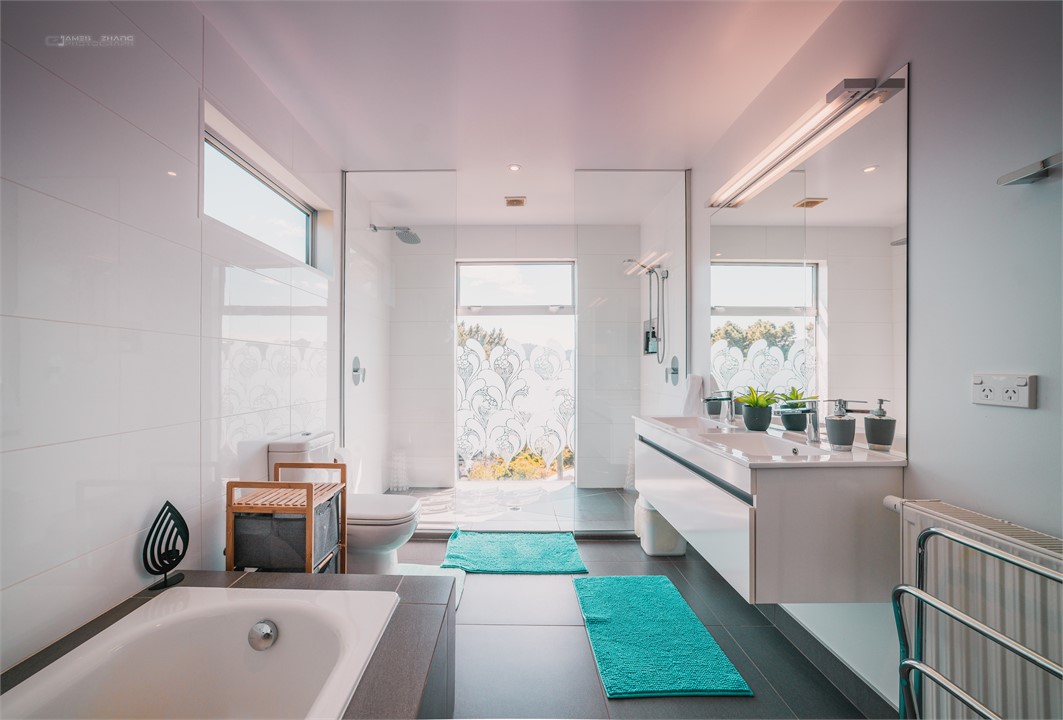 Ground floor king size bedroom with ensuite