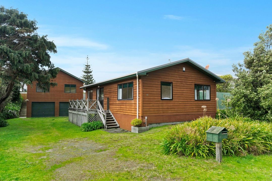 Heperi Haven (Bachcare) Waikanae Beach Bach for rent Holiday Houses