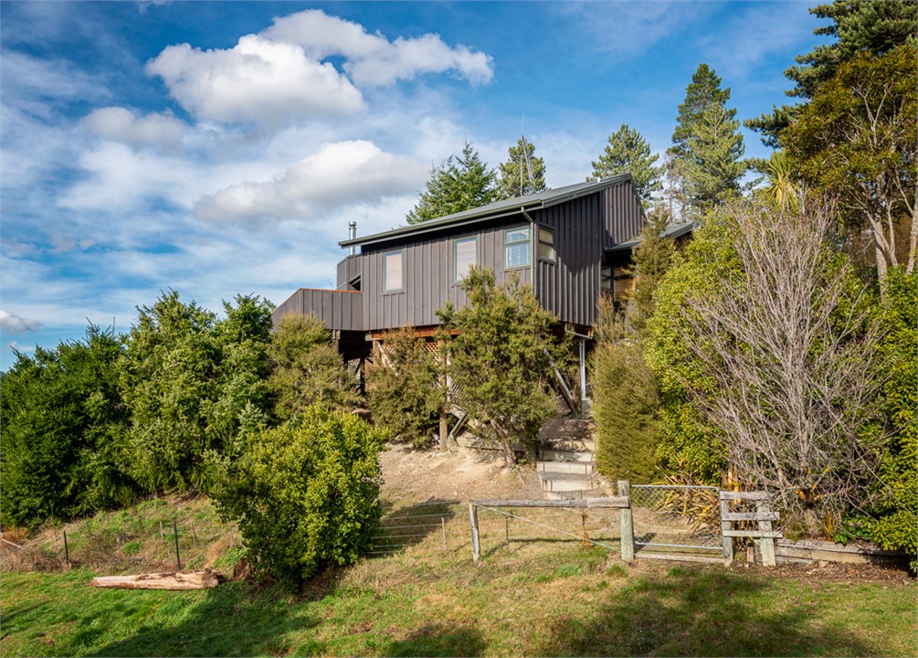 Beautifully secluded and private,  yet 10 minutes 