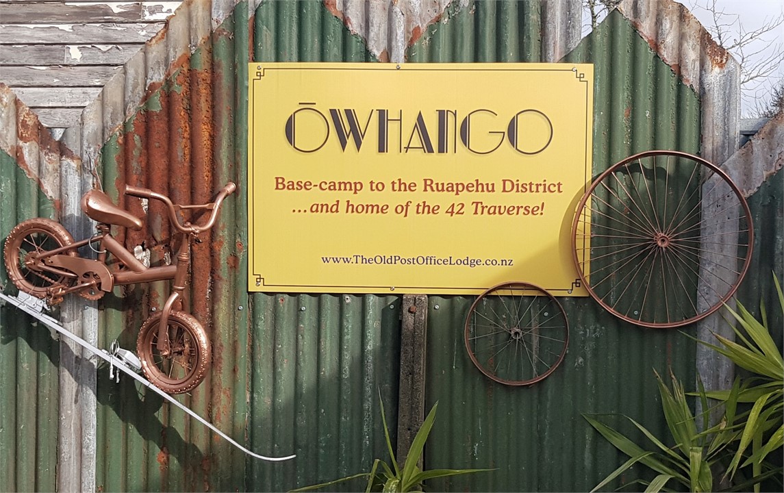 Adjacent "42 Traverse" Selfie-Spot