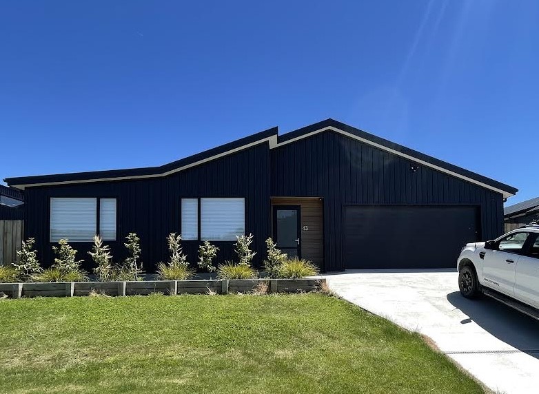 Front view. Super quiet and 2 minutes walk to Monk