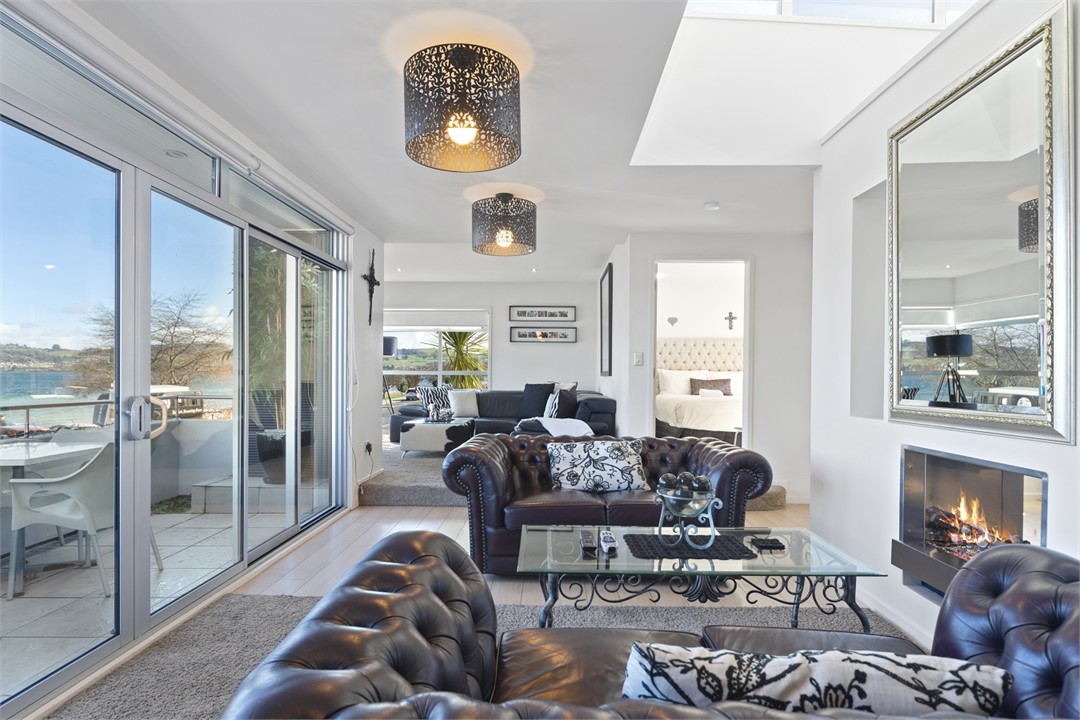 Please note - gas fire is not operational