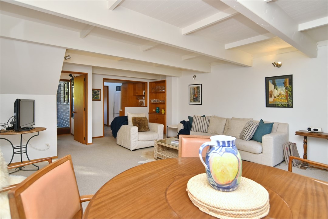 Dining table that seats 4