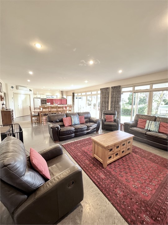 Amazing open plan lounge / dining / kitchen area