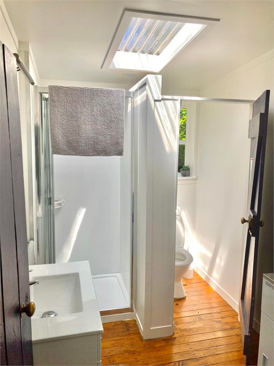 Bathroom inside Wimbled Inn