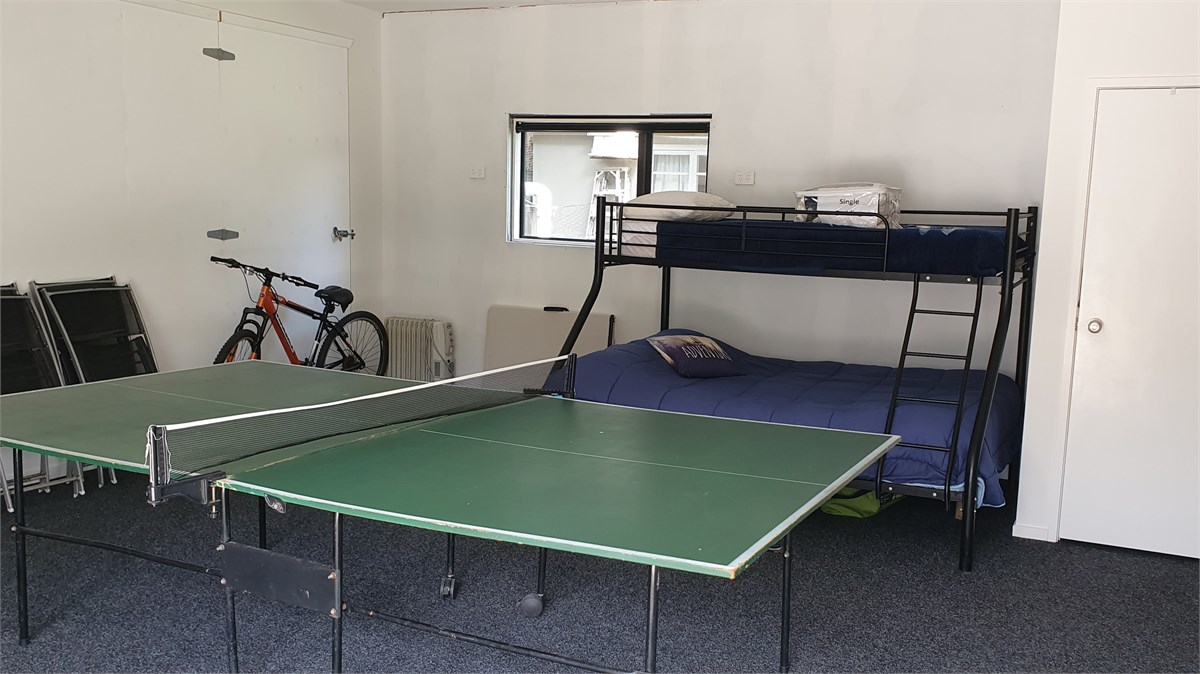 Queen with single above bunk beds in Garage (not s