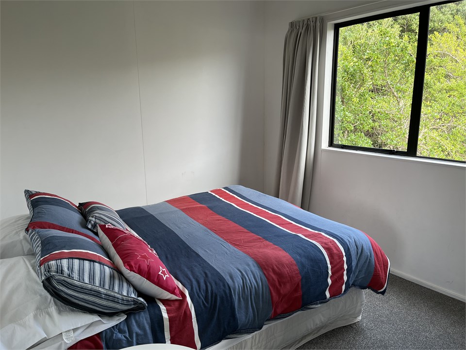 Second bedroom Double bed - garden / farm views