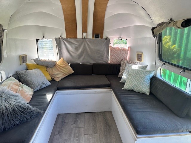 Banket for dining or playing cards