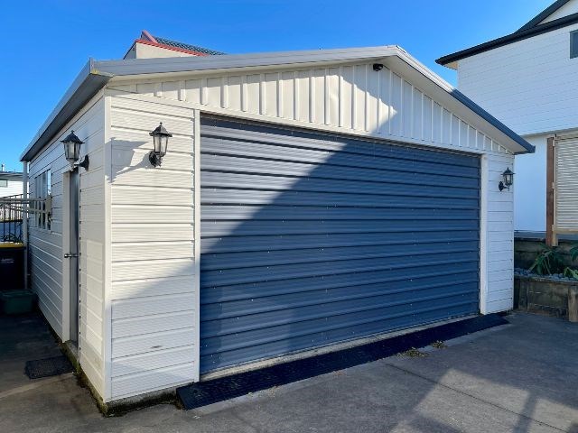 lockable double garage