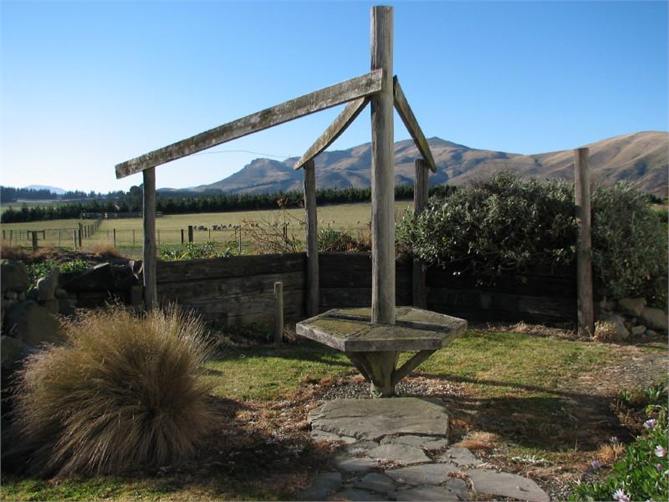 Outdoor seating and view to the East - Snowy Peak 