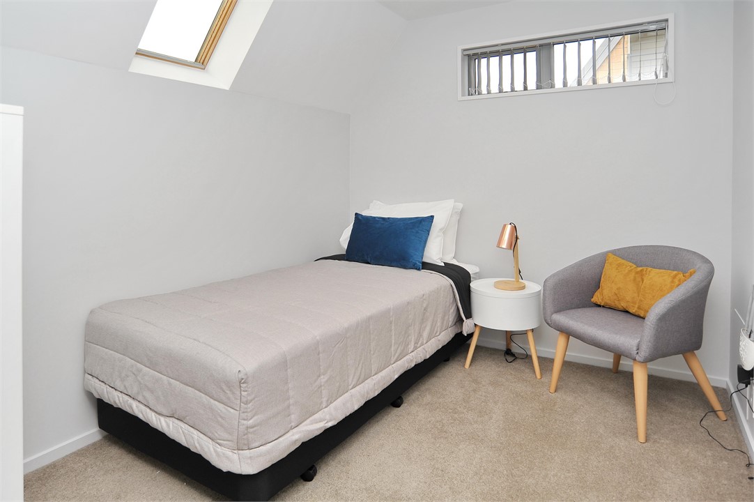 Bedroom 5 has a Single bed