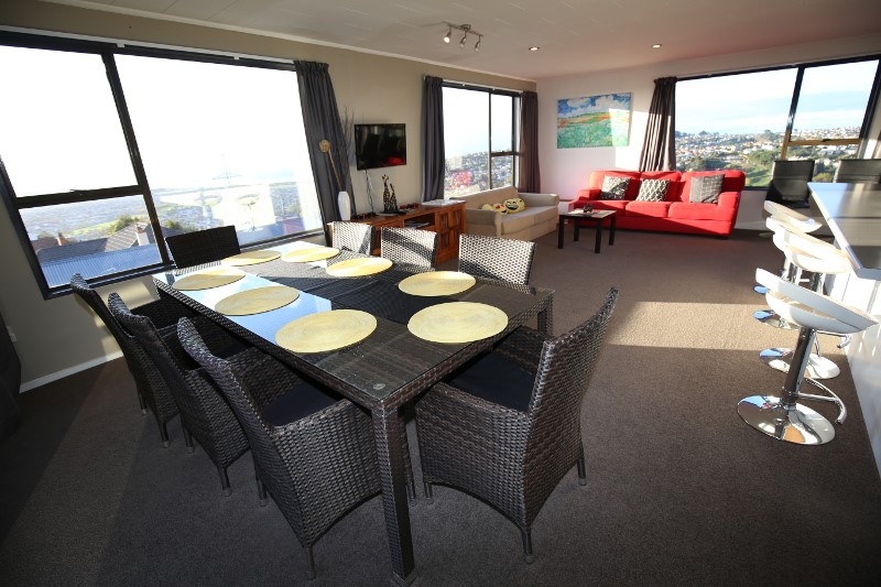 Sunny dining & living room