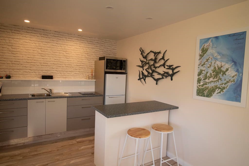 Compact kitchen, fridge/freezer, convection oven a