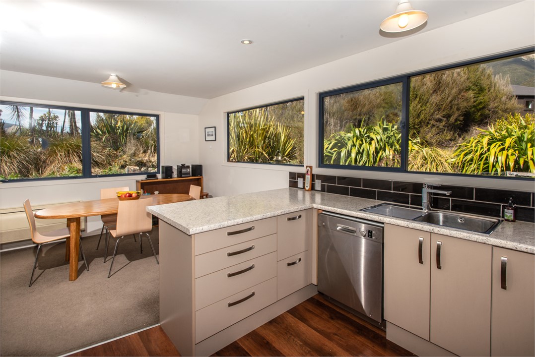 Kitchen / dining outlook