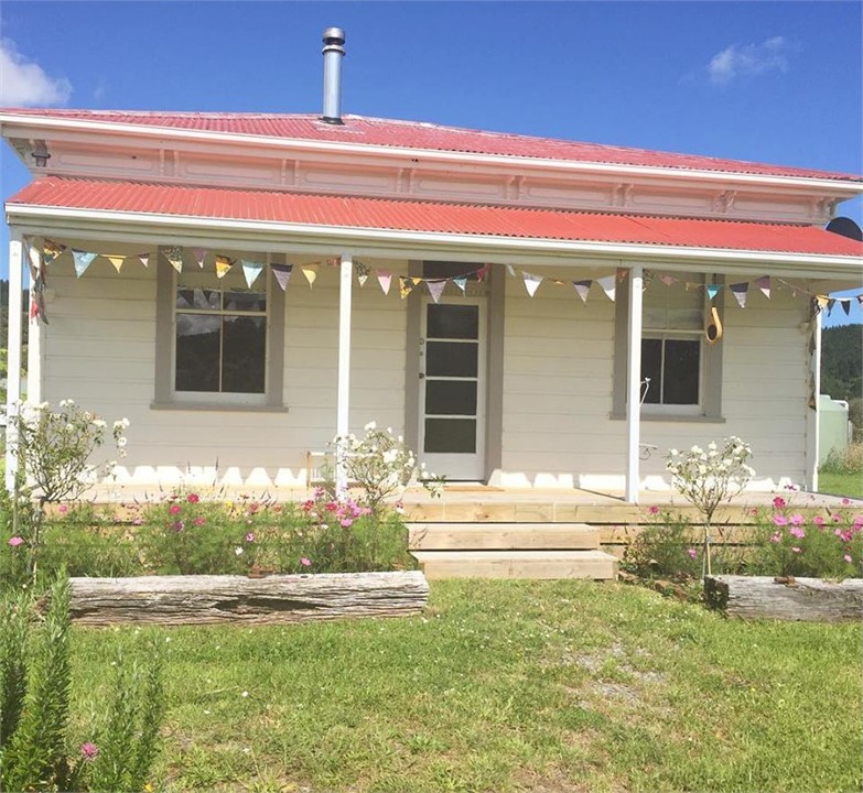 Saffron Cottage Otaki Cottage for rent Holiday Houses
