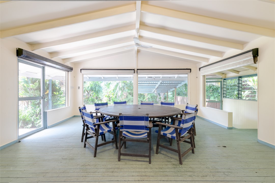 Muri Lodge Dining/Entertainment Area