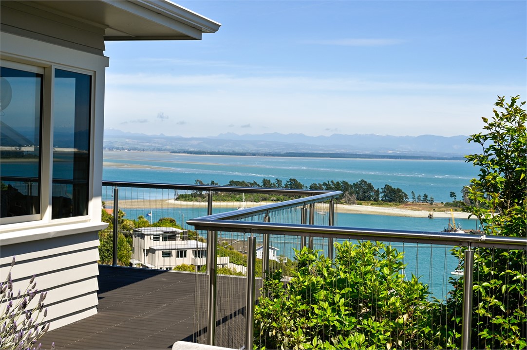 Seascape Villa - Nelson Waterfront Holiday Home
