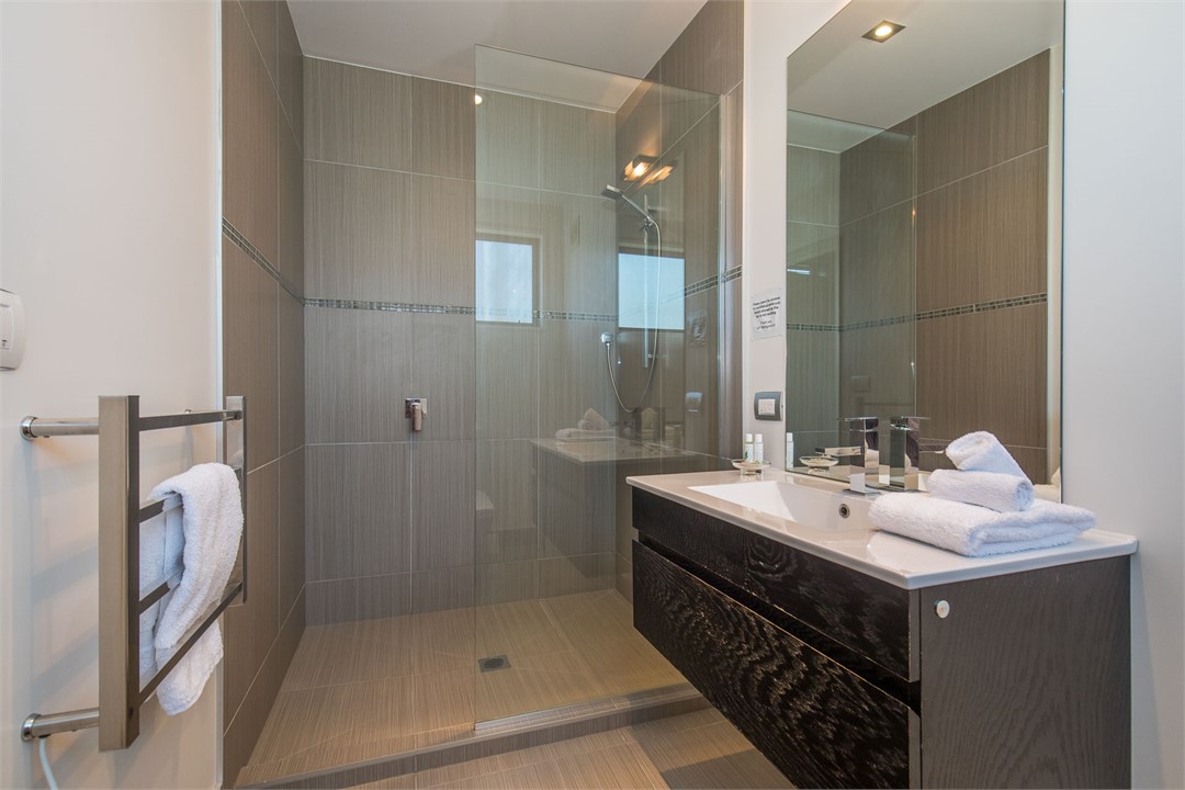Modern ensuite