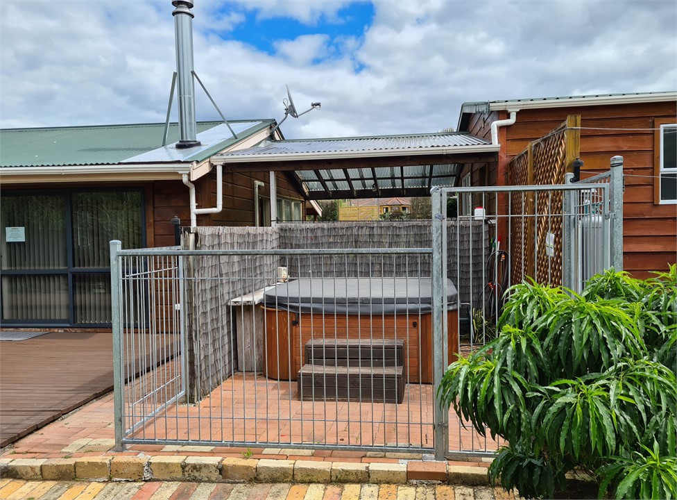 Spa between Cottage & Cabin