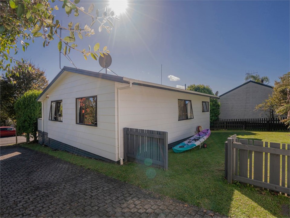 Seashells Bach (Bachcare) Whangamata Holiday Home for rent Holiday Houses