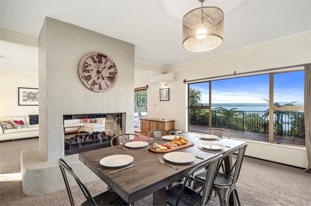 Gas fire does not work. Wood fire does work