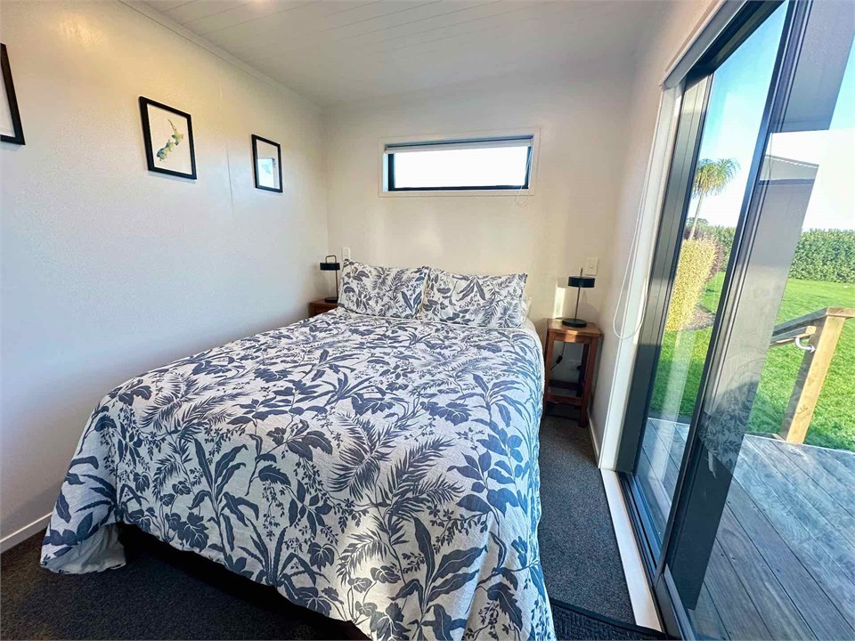 Second bedroom with queen bed