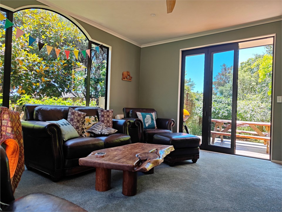 Lounge with ranch slider