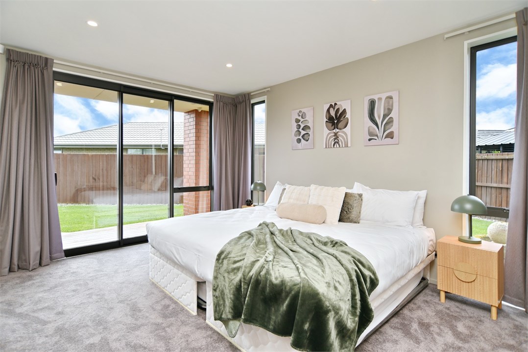 Bedroom 5 - Super king that can be split on reques