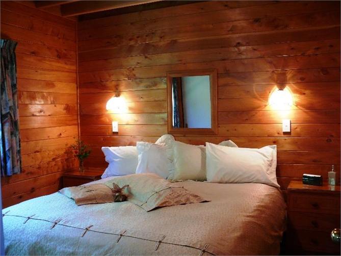 King bedroom in the lodge 