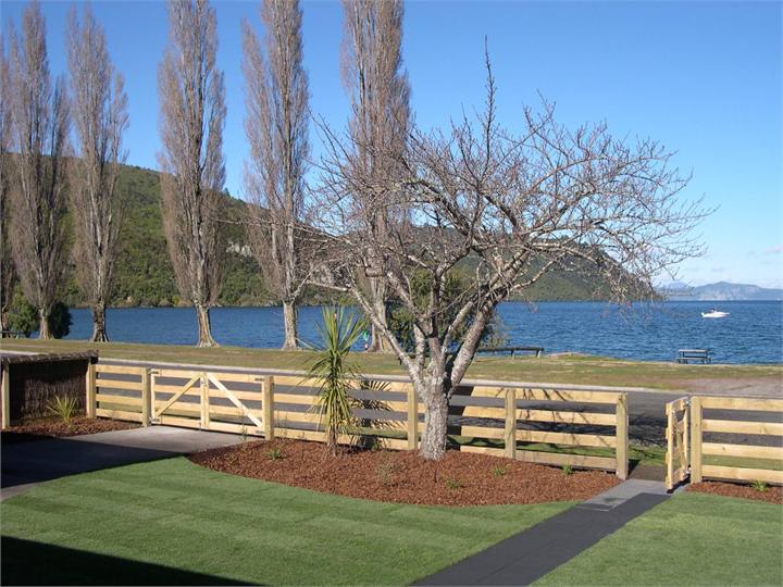 Toby's Beachfront Lake House on Marina Kinloch Beach House for rent