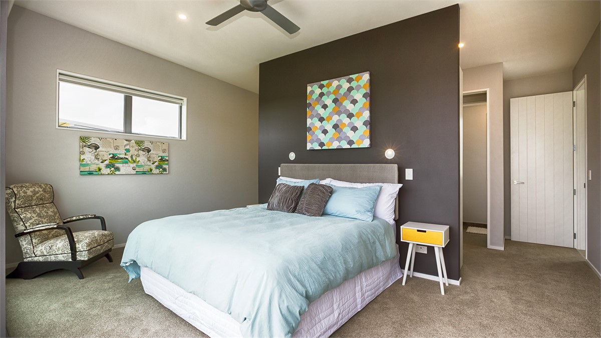 Master with ensuite lakefront