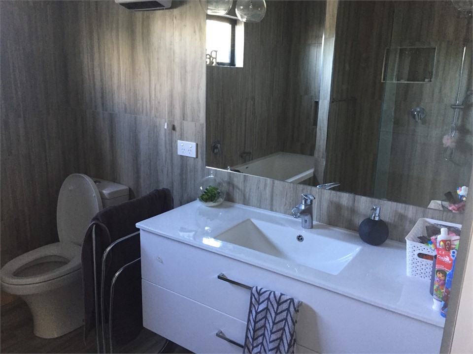 Main upstairs bathroom