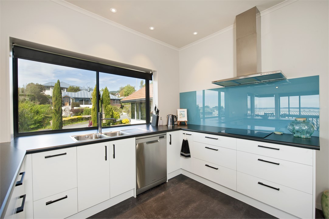 Fully-equipped kitchen