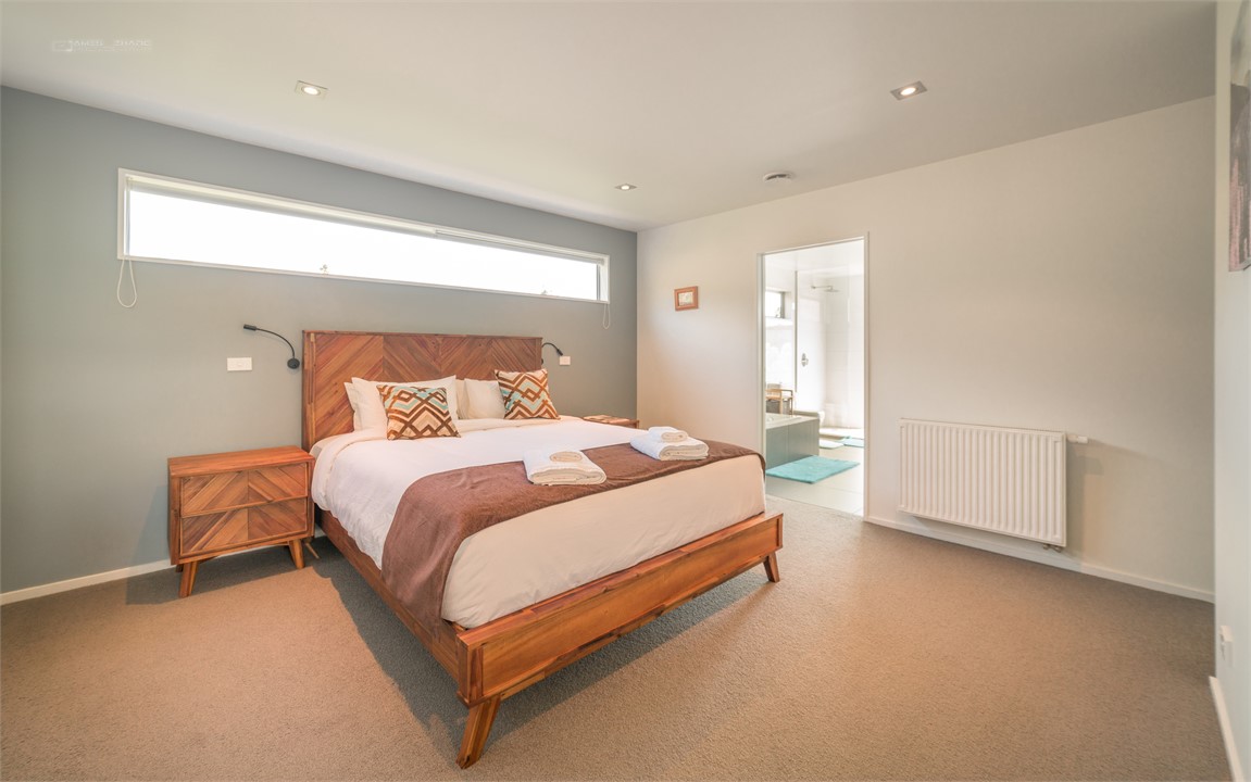Ground floor king size bedroom with ensuite
