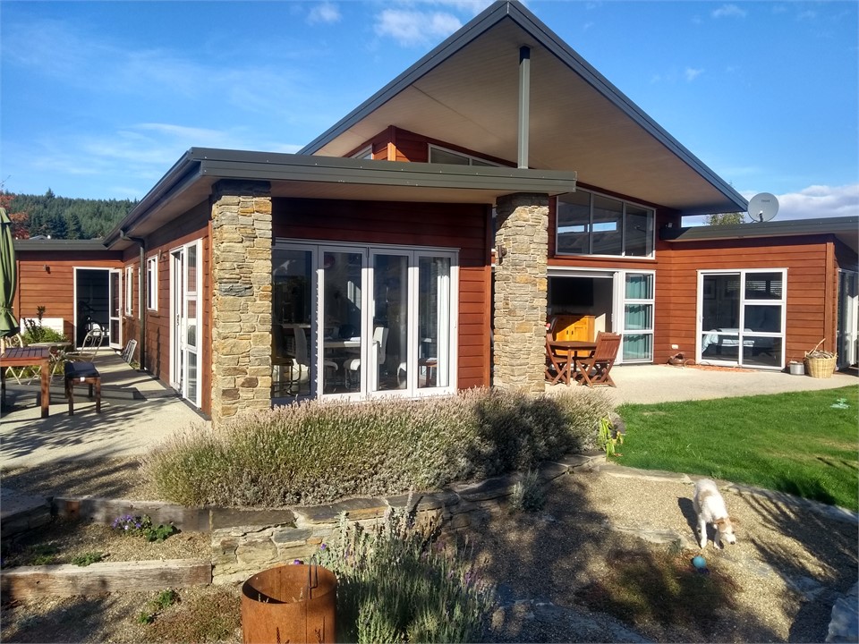 Cedar House Pen Bay Wanaka Holiday Home for rent Holiday Houses