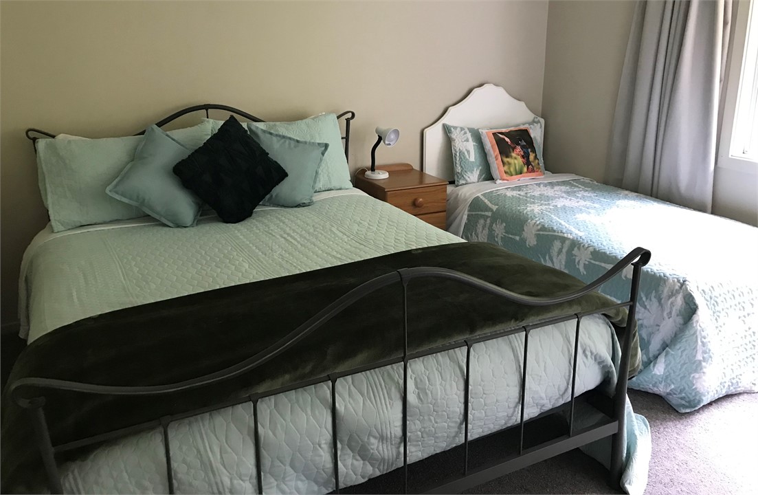 2nd bedroom queen & single beds