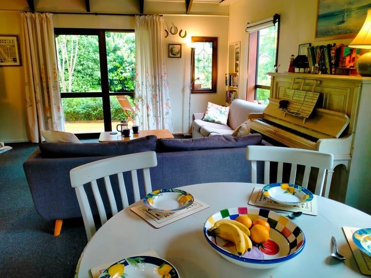 Dining and lounge area