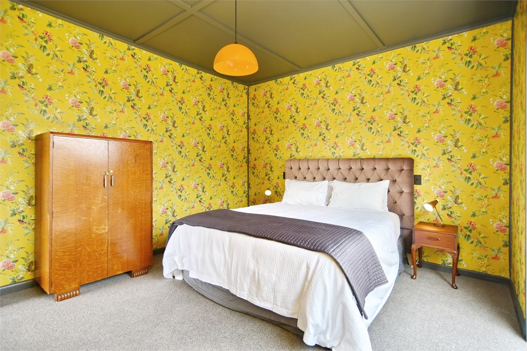 Master bedroom has a Queen bed