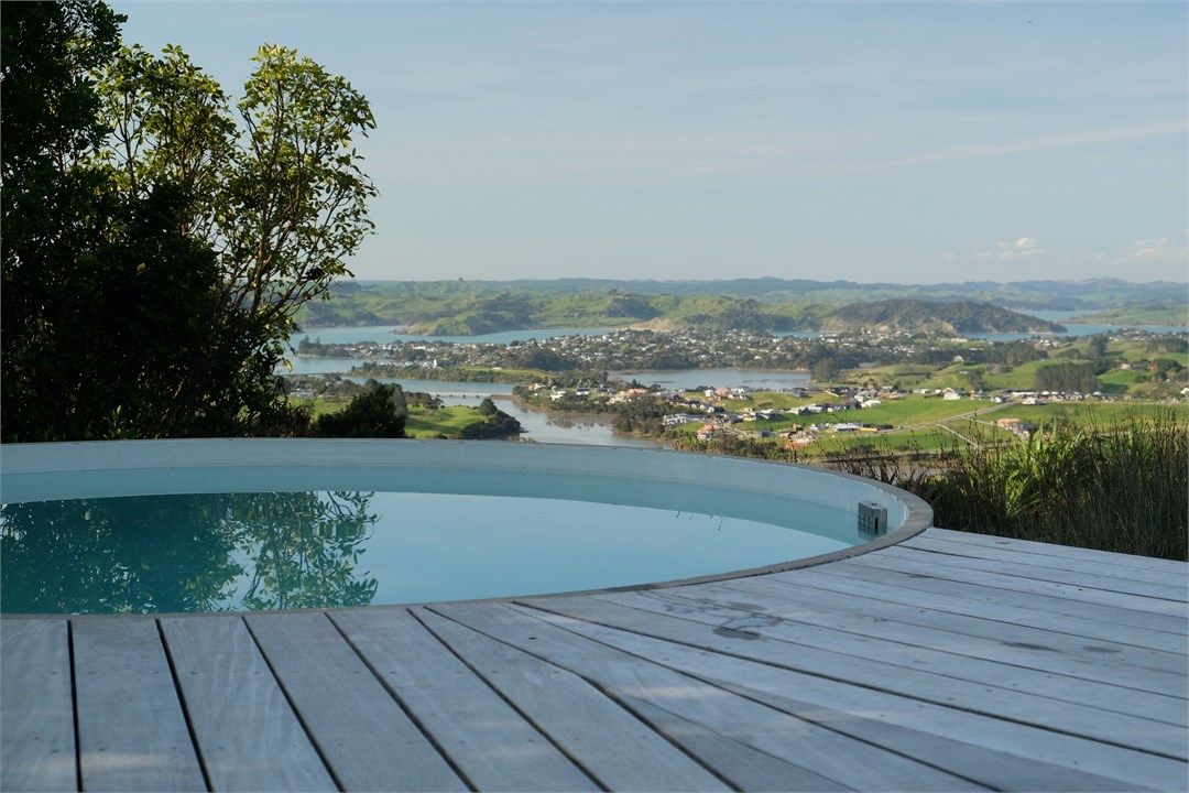 Salt water plunge pool