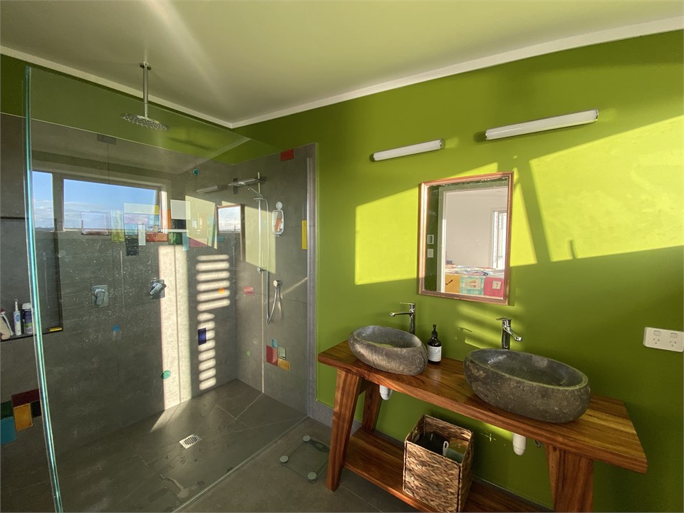 Master bedroom ensuite