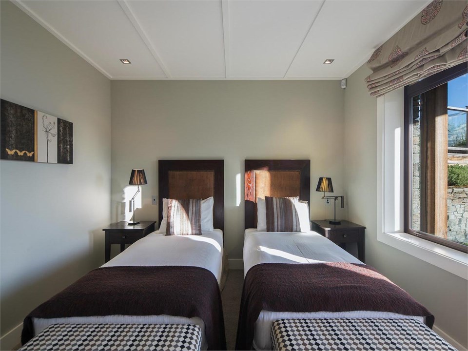 Bedroom 3 (can be 2 singles or 1 King)