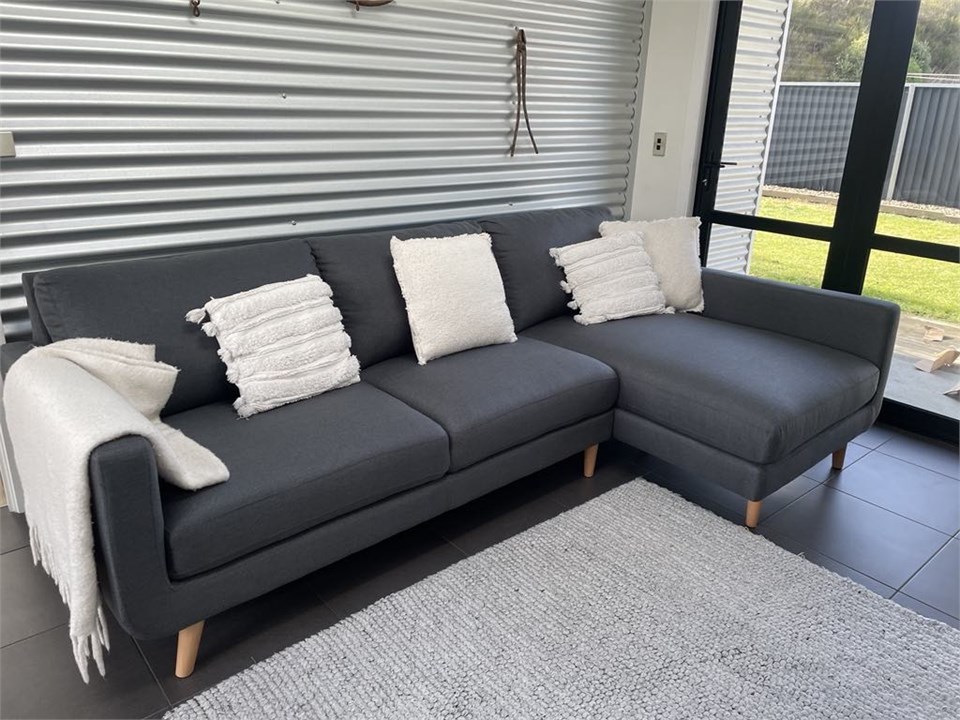 Second lounge with brand new lounge suite. Relax i