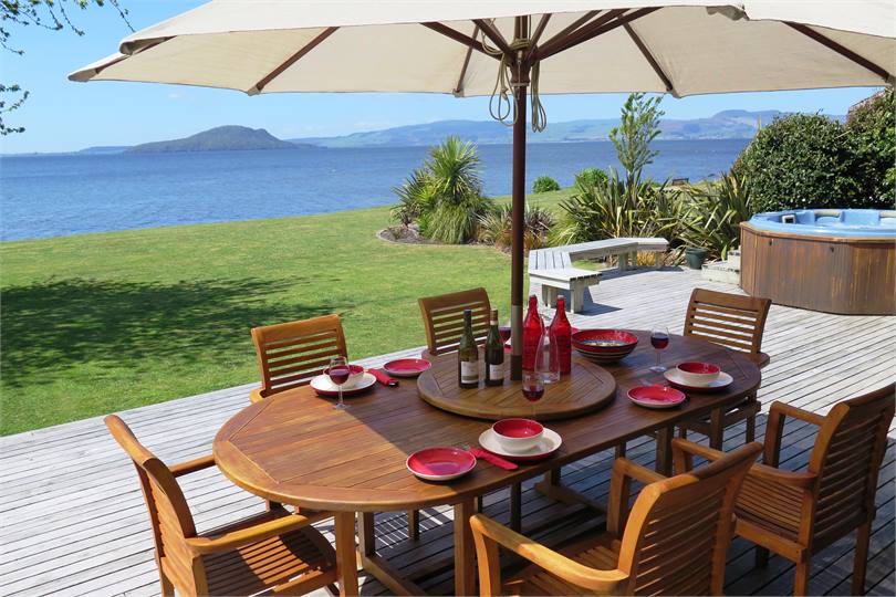 Waikuta Lakeside Retreat Rotorua Holiday Home for rent Holiday Houses